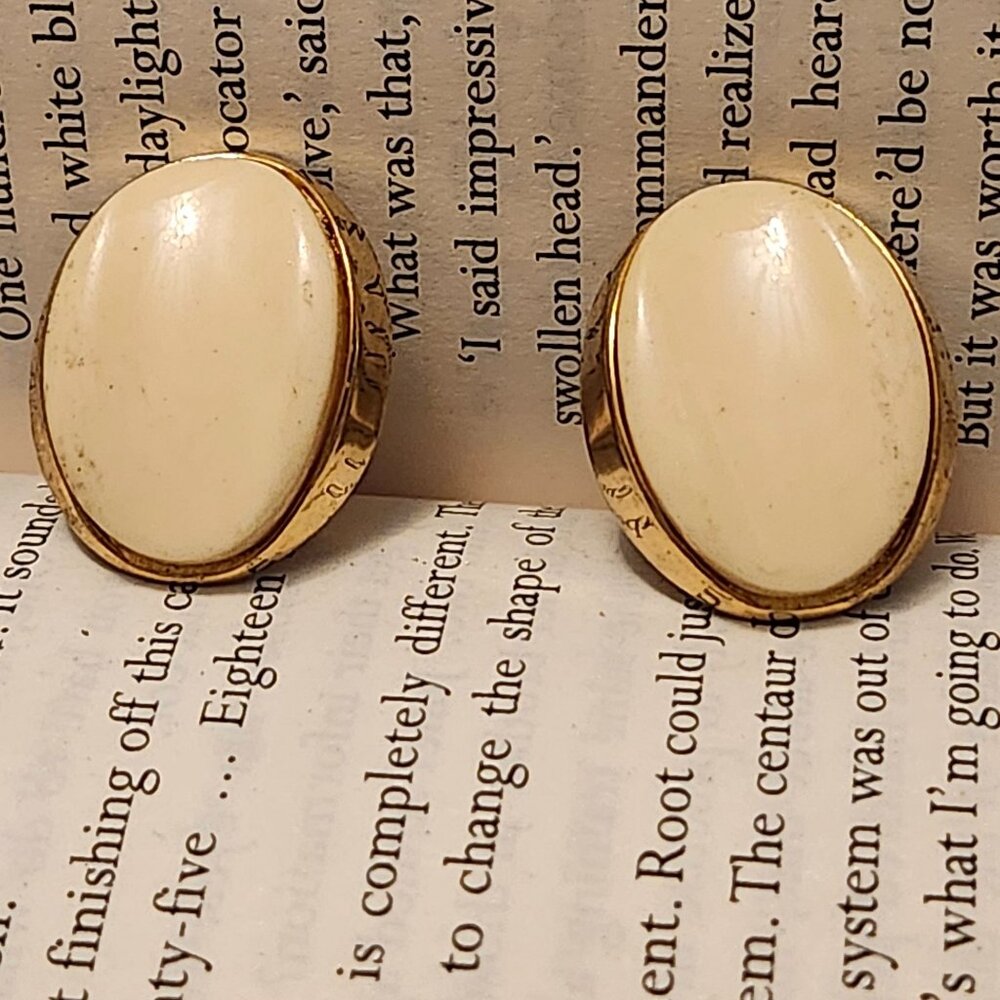 2/$10 SALE Vintage Clip On Earrings Large Oval Ivory Bead Gold Tone